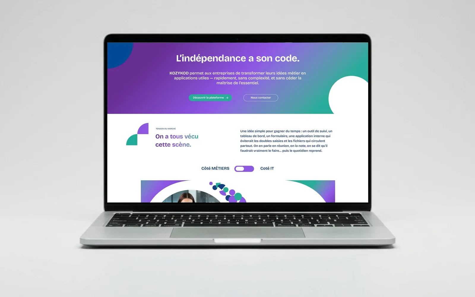 Page d'accueil du site KOZYKOD sur ordinateur portable